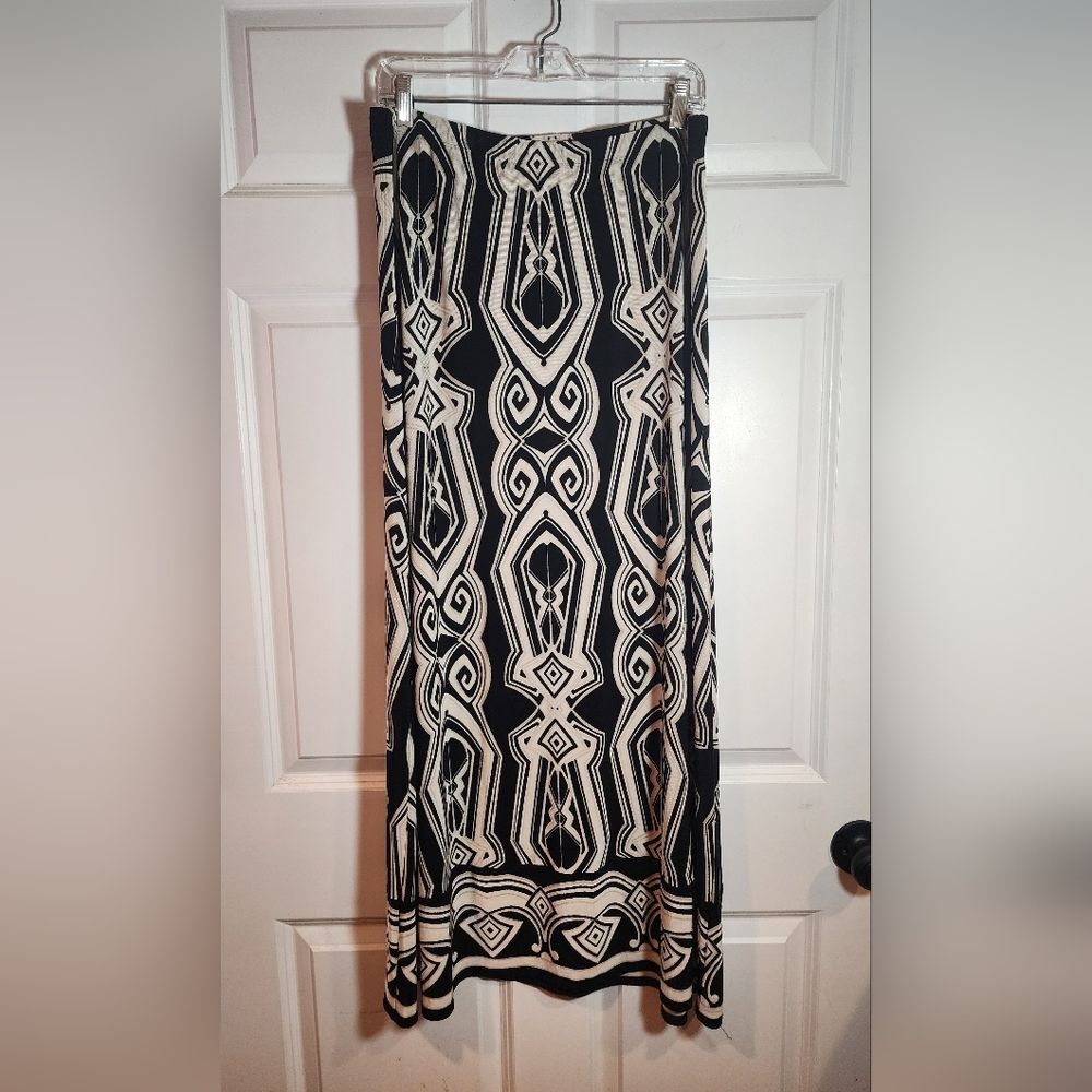 Chico's Travelers Super Stretchy Black Cream Geometric Pull On Maxi Skirt L